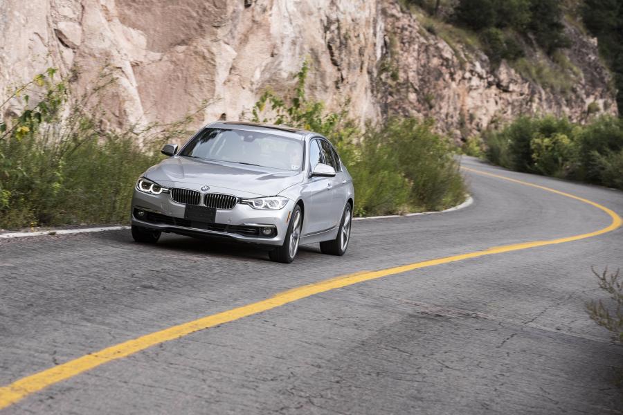  BMW 340i xDrive Luxury Line 2016 года  (US) (фото 8 из 11)